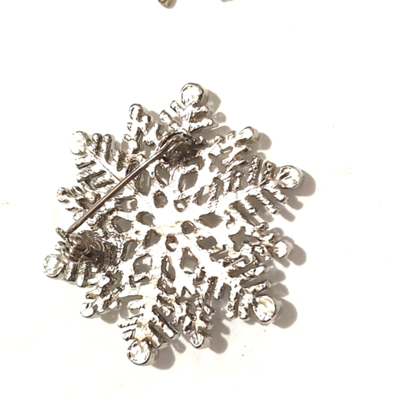 VINTAGE SNOWMAN TOGGLE BRACELET, HOOK EARRINGS & SNOWFLAKE BROOCH - Picture 5 of 11